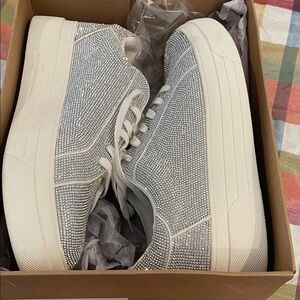 Jessica Simpson Silver and White Sneakers W11